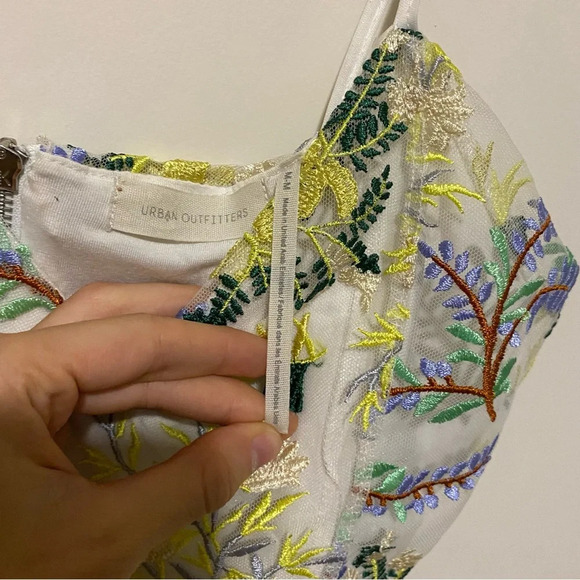 Urban Outfitters Floral Mesh Crop Top Medium - Picture 9 of 9